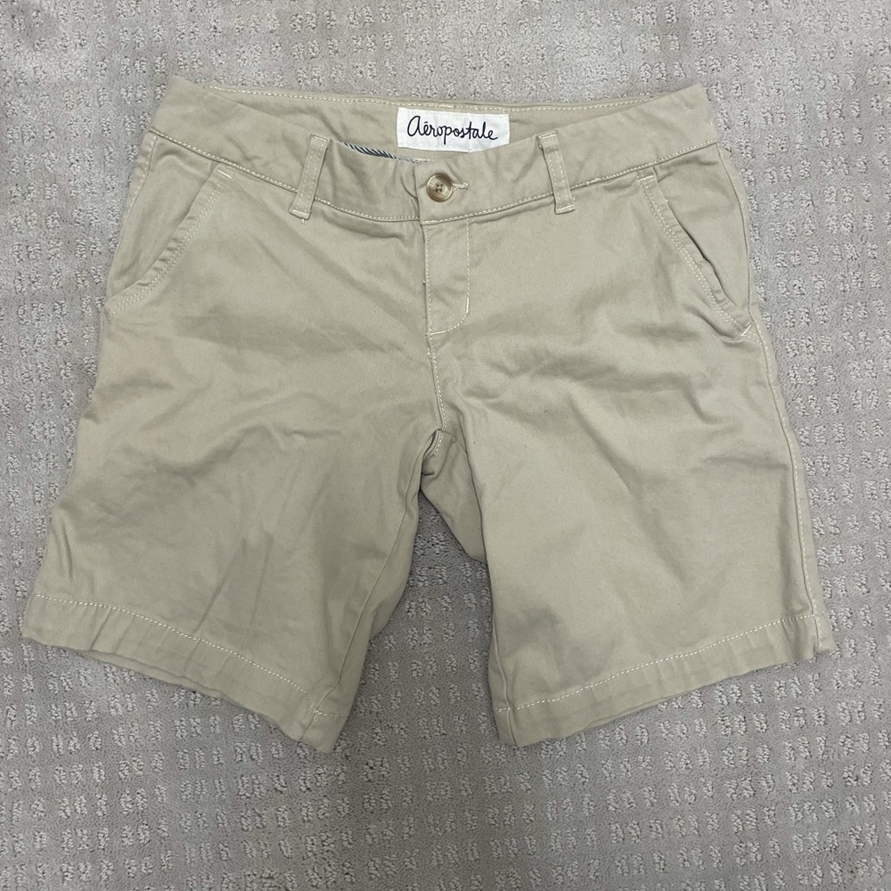 Women’s size 3/4 kacki Bermuda shorts by Aeropostale